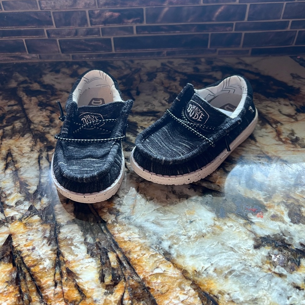 Size 7 hey dudes Black! Barely worn